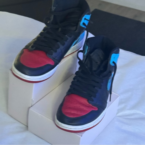 Nike Air Jordan Retro High Tops - Picture 2 of 5